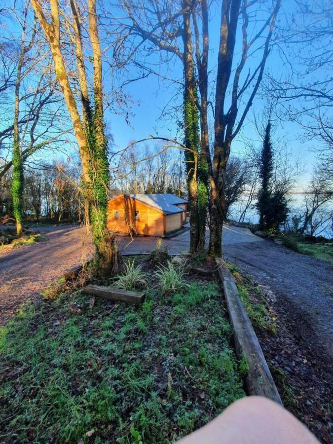 Stunning Log Cabin On The Lake Portroe Eksteriør bilde