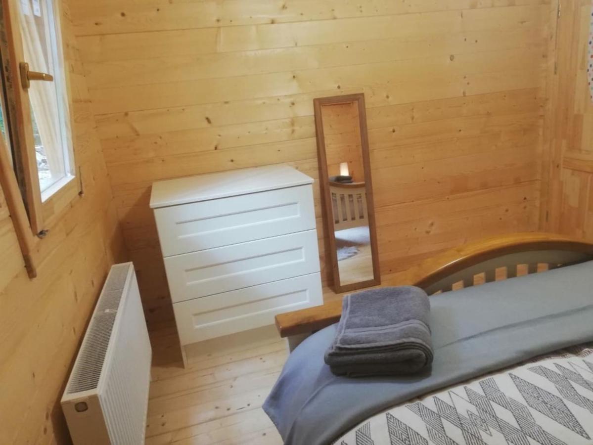 Stunning Log Cabin On The Lake Portroe Eksteriør bilde
